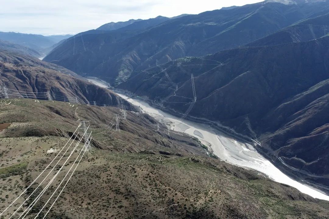 1000 米高差，，，DJI L1 川西高原多层输电线路建模示范